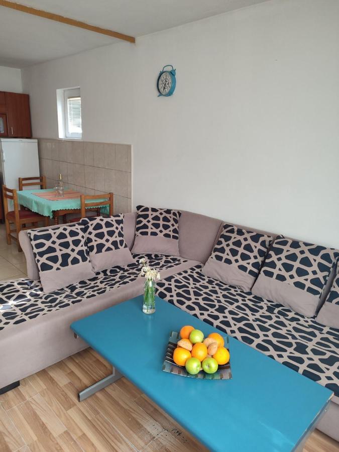 Apartment Pantovic プルジネ エクステリア 写真
